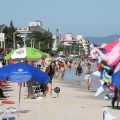 Praia de Canasvieiras, em Florianópolis — Foto: Lucas Amorelli/NSC