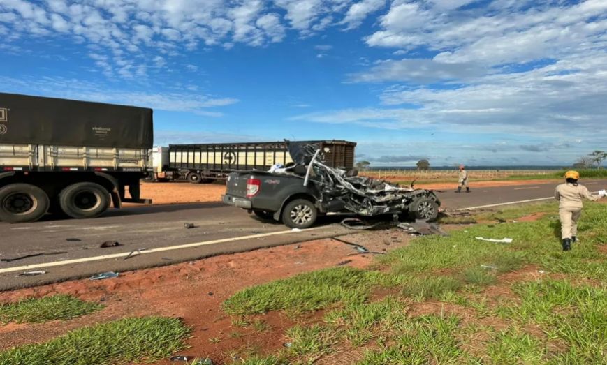 Vítimas que morreram em acidente na BR-282 eram pai, mãe e filho