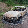 Carro encontrado incendiado pode ter sido utilizado no crime (Foto: Reprodução/Portal Magronada)